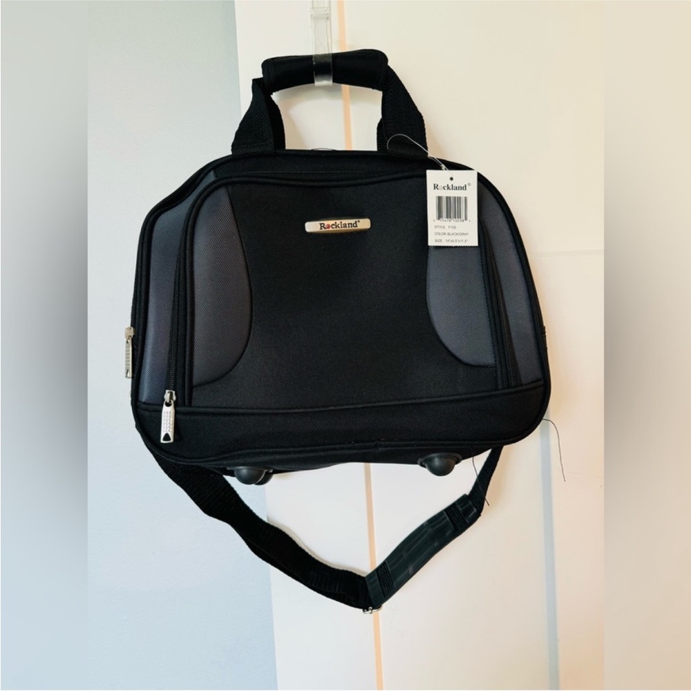 Black Travel Bag with Durable Fabric and Sleek Design - Picture 2 of 6